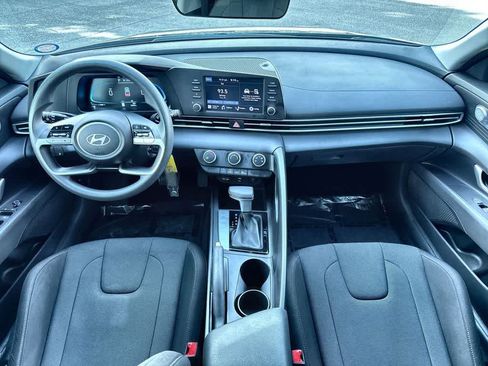 Used 2025 Hyundai Elantra SE FWD image 24