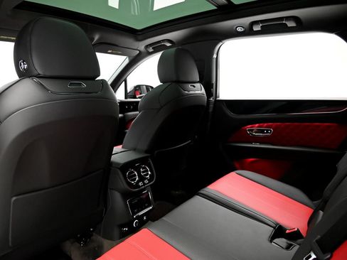 Used 2022 Bentley Bentayga AWD/4WD image 8