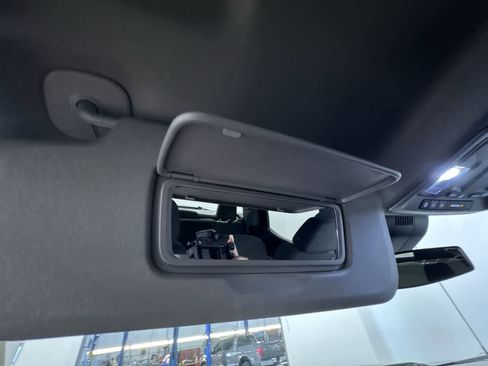 Used 2025 Chevrolet Silverado 1500 Custom image 30