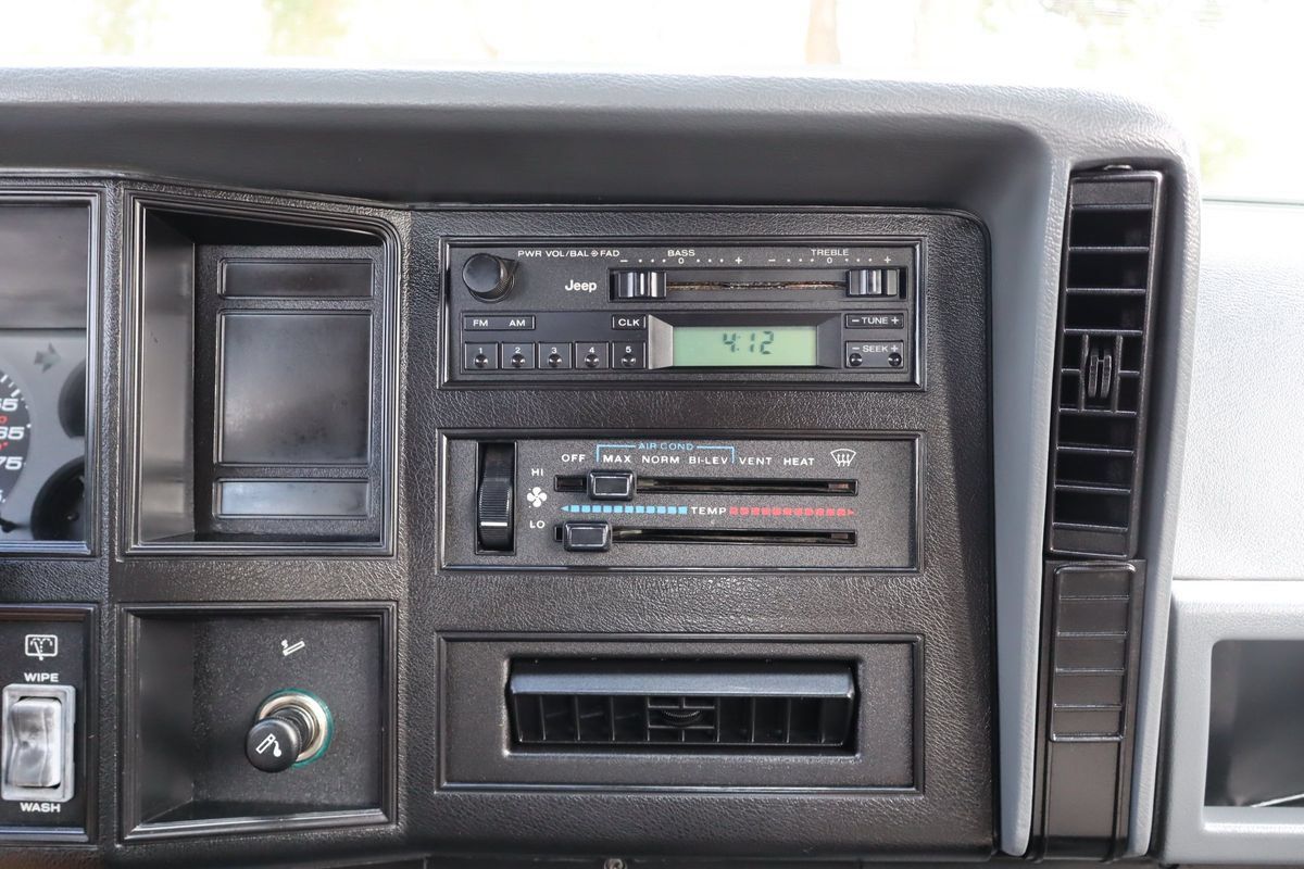 Used 1993 Jeep Cherokee Sport AWD/4WD image 28