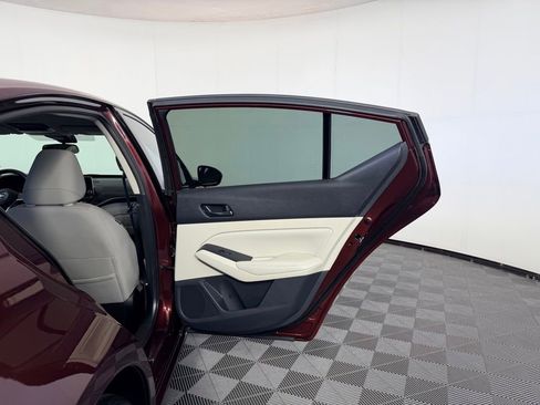 Used 2024 Nissan Altima 2.5 SV FWD image 28