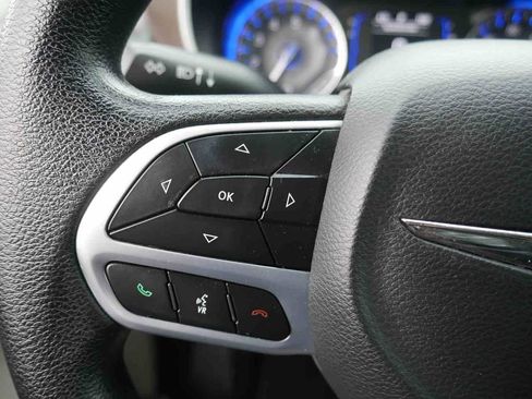 Used 2020 Chrysler Voyager LX image 35