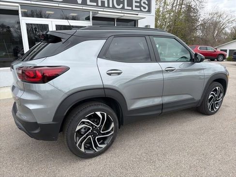 Used 2025 Chevrolet TrailBlazer RS w/ Convenience Package AWD/4WD image 3