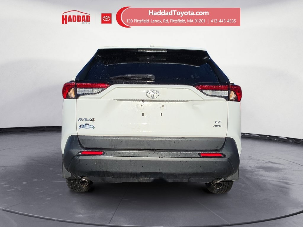 Used 2023 Toyota RAV4 LE AWD/4WD image 4