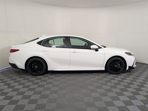 New 2026 Toyota Camry SE image 5