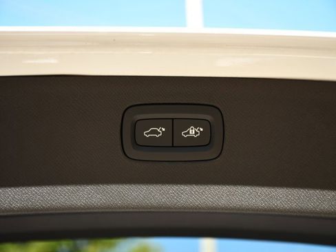 New 2026 Volvo XC90 B6 Ultra image 31