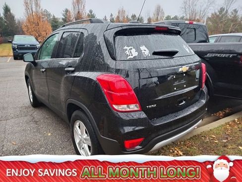 Used 2020 Chevrolet Trax LT w/ LT Convenience Package image 2