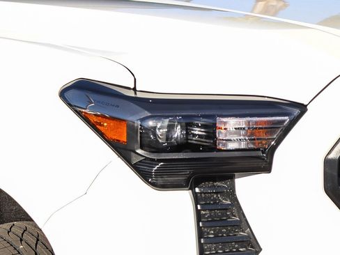 Used 2026 Toyota Tacoma SR5 image 5