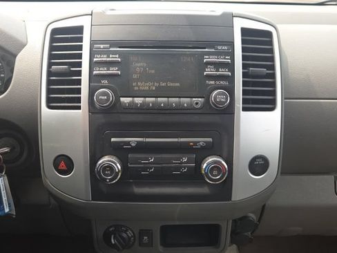 Used 2014 Nissan Frontier SV AWD/4WD image 24