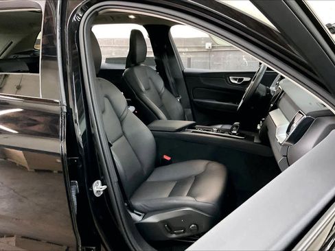 Used 2025 Volvo XC60 B5 Core w/ Protection Package Premier image 10