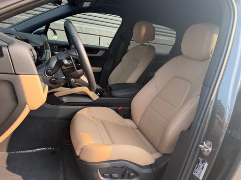 Certified 2026 Porsche Cayenne AWD/4WD image 15