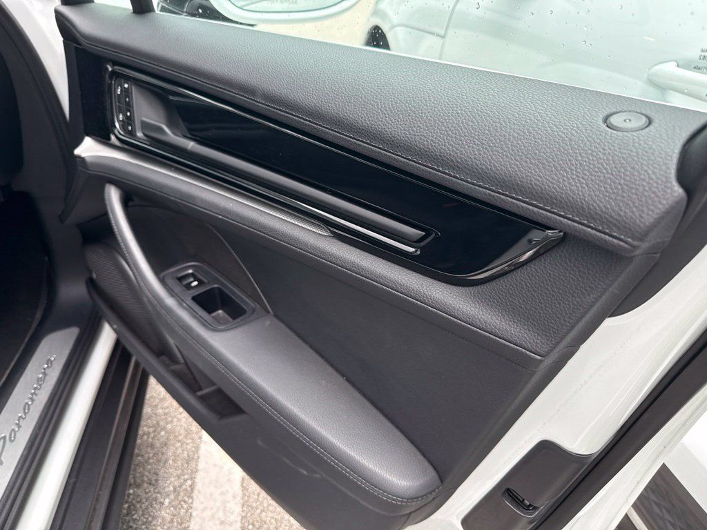 Certified 2025 Porsche Panamera RWD image 25