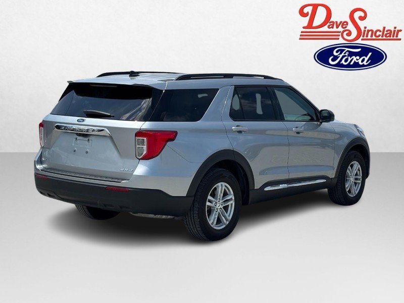 Used 2023 Ford Explorer XLT AWD/4WD image 7