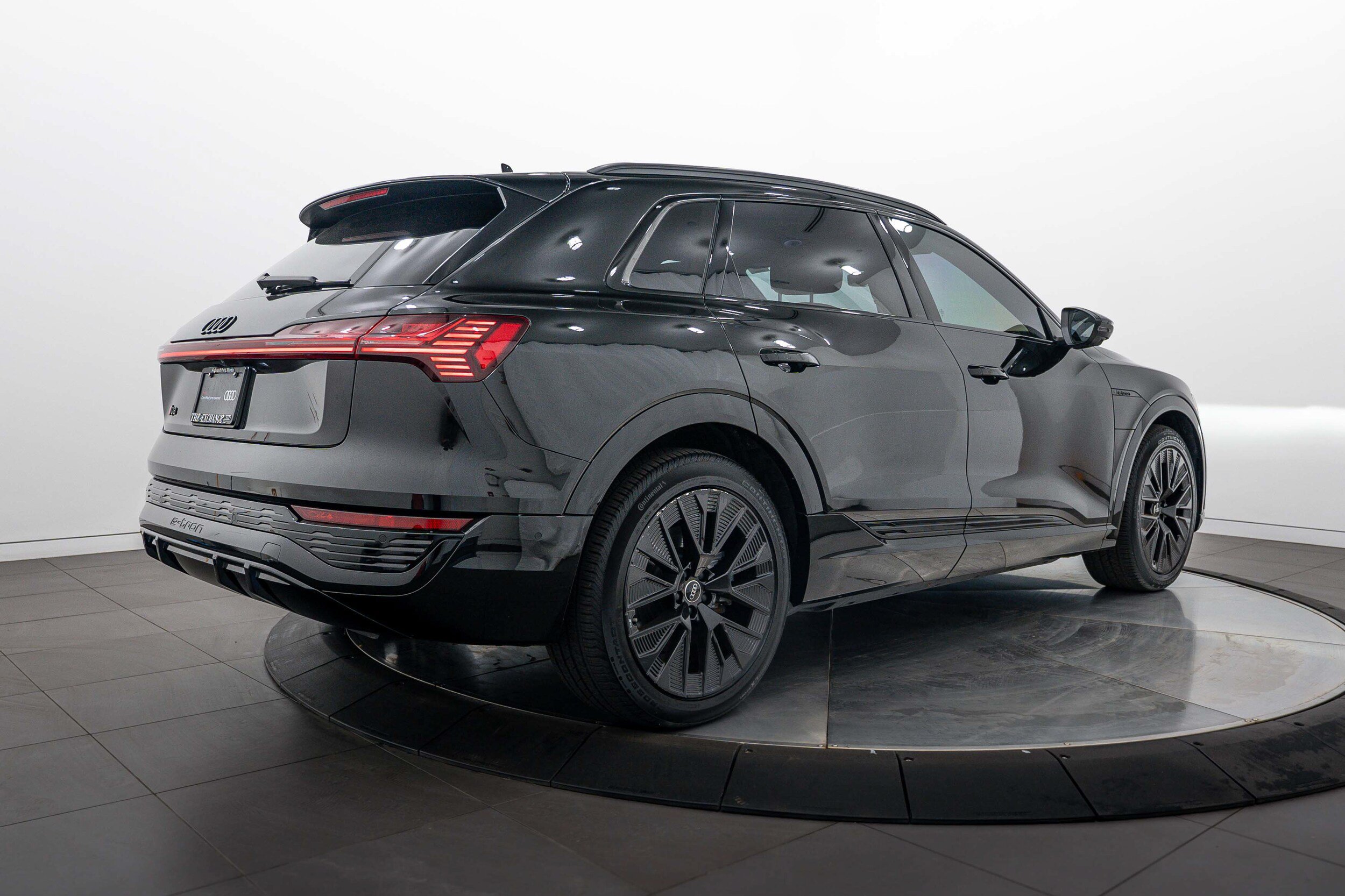 Certified 2024 Audi Q8 e-tron Prestige w/ Prestige Package AWD/4WD image 4
