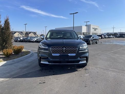 Used 2023 Lincoln Aviator Standard w/ Premium Package image 2