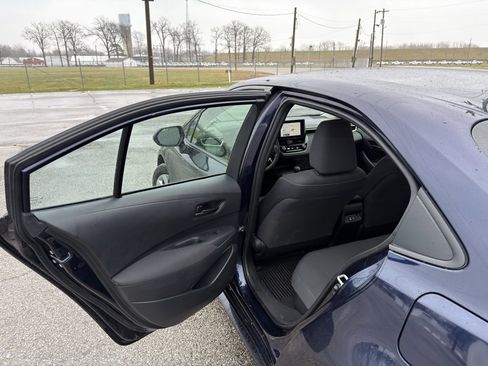Used 2025 Toyota Corolla LE image 28