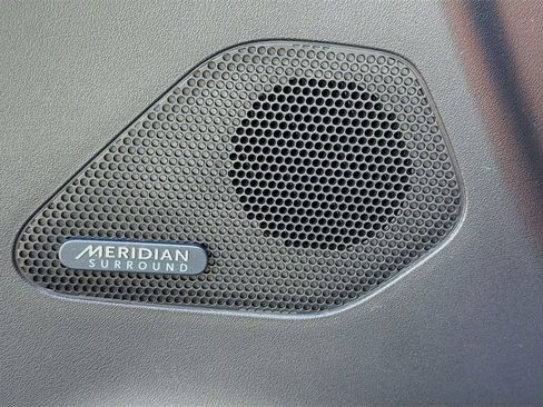 Used 2018 Jaguar F-PACE Portfolio image 24