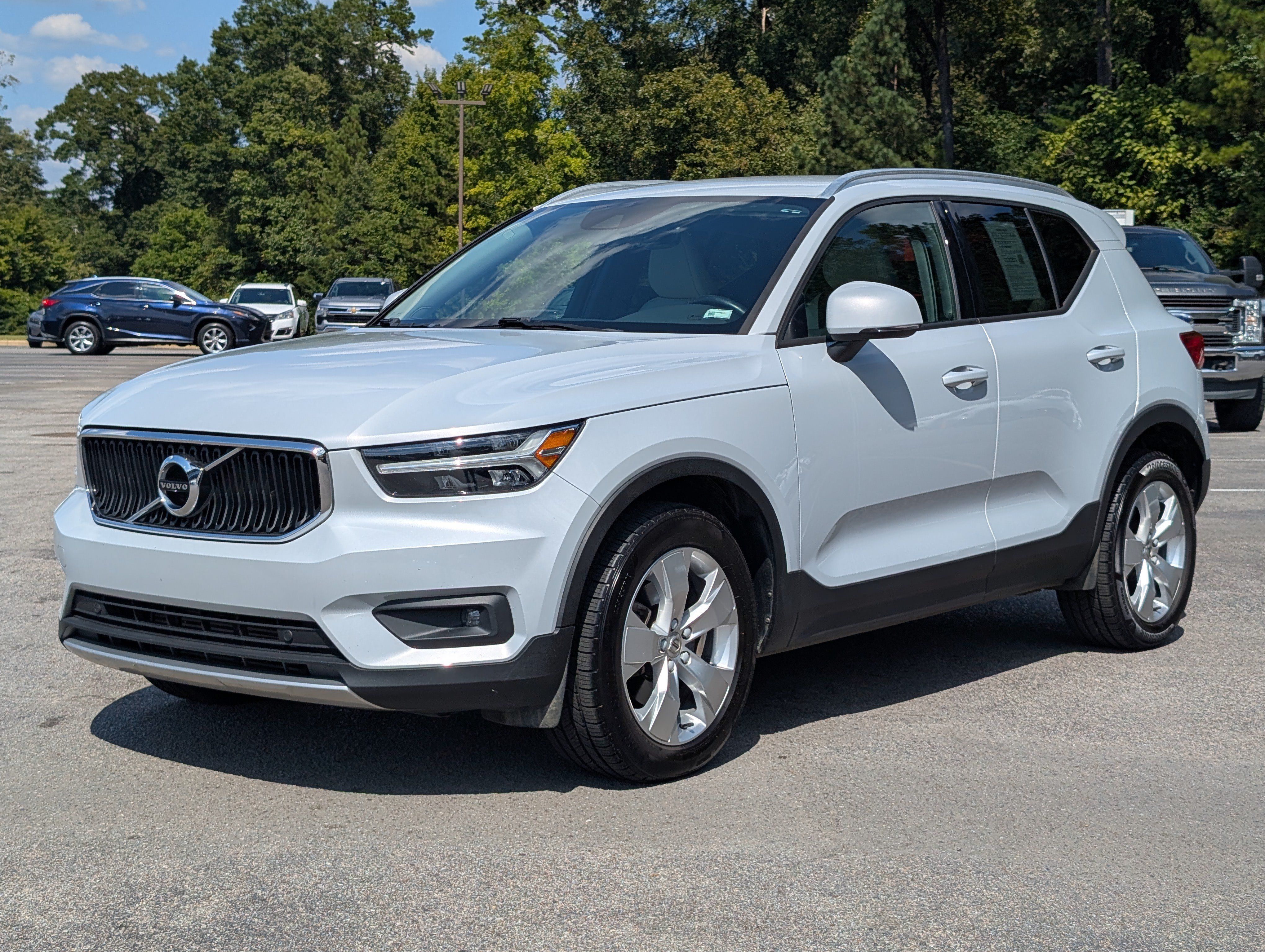 Used 2021 Volvo XC40 T4 Momentum FWD image 5