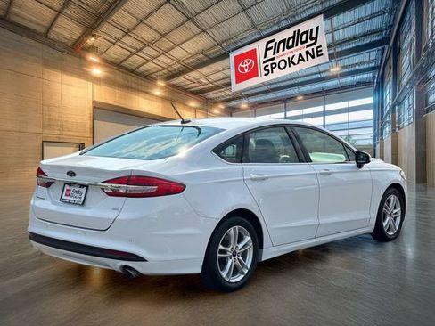 Used 2018 Ford Fusion SE w/ Fusion SE Technology Package FWD image 5