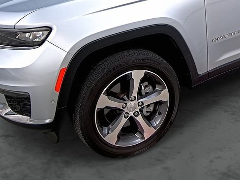 Used 2025 Jeep Grand Cherokee L Limited w/ Luxury Tech Group II AWD/4WD image 7