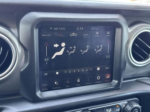Used 2023 Jeep Gladiator Overland image 13