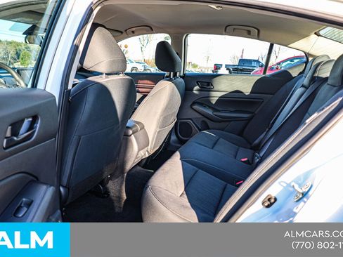 Used 2025 Nissan Altima 2.5 SV image 19