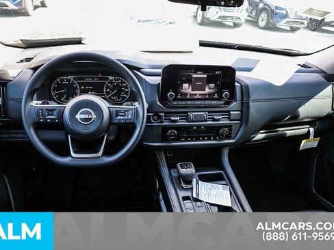 Used 2025 Nissan Pathfinder S image 30