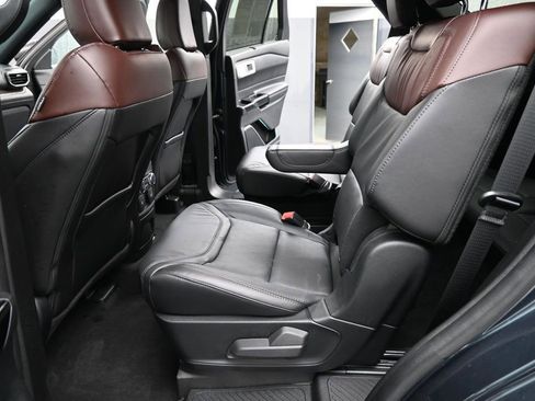 Used 2023 Ford Explorer Platinum w/ Technology Package AWD/4WD image 23