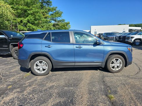 Used 2024 GMC Terrain SLE AWD/4WD image 2