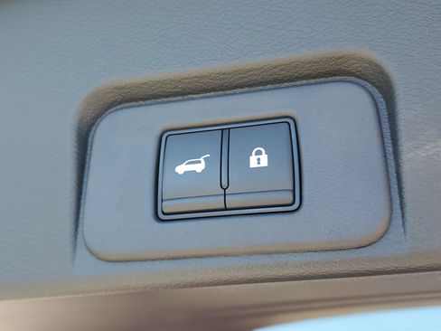 Certified 2025 Nissan Rogue Platinum w/ Tech Package image 7