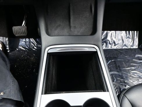 Used 2021 Tesla Model Y Long Range image 15