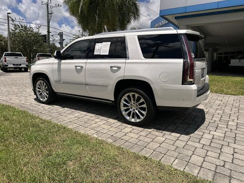 Used 2018 Cadillac Escalade Premium Luxury RWD image 32