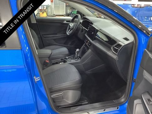 Used 2025 Volkswagen Taos SE AWD/4WD image 10