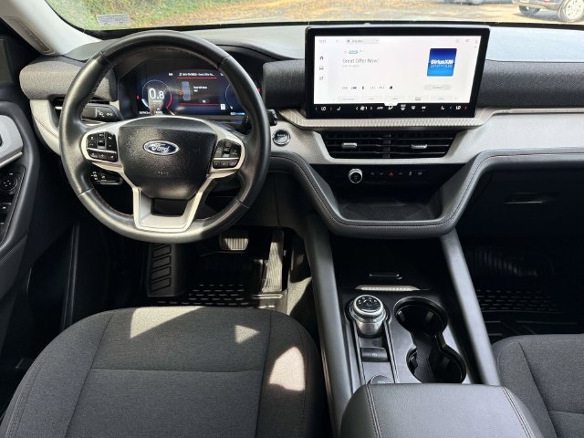 Used 2025 Ford Explorer Active AWD/4WD image 13