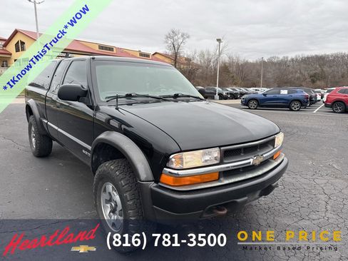 Used 2000 Chevrolet S10 Pickup LS w/ Preferred Equipment Group image 8
