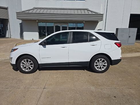 Used 2020 Chevrolet Equinox LS w/ LS Convenience Package image 4