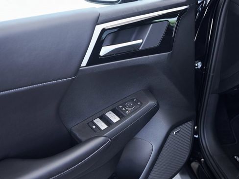 New 2025 Mitsubishi Outlander SE image 19