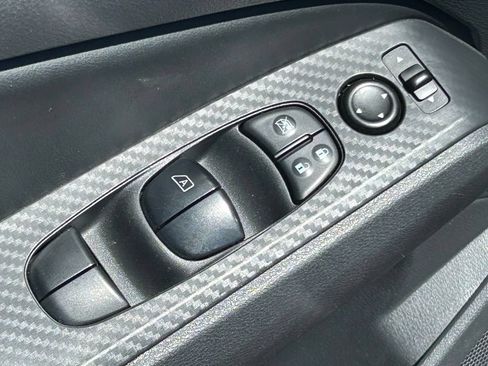 Used 2025 Nissan Altima 2.5 SV FWD image 27