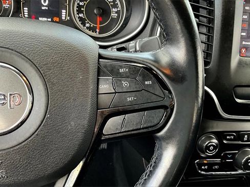 Used 2021 Jeep Cherokee Latitude Plus image 11