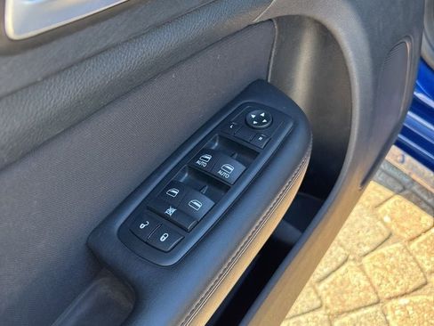 Used 2016 Chrysler 200 Limited w/ Convenience Group image 6