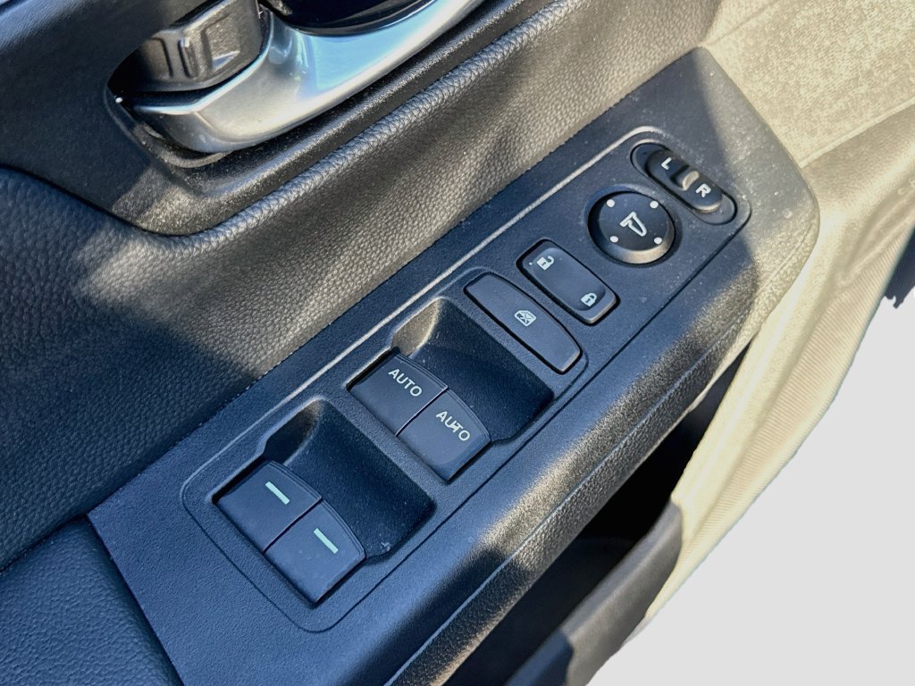 Used 2025 Honda CR-V EX image 12