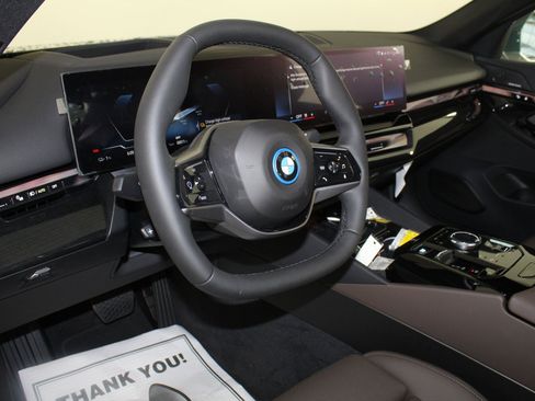 Used 2026 BMW i5 eDrive40 image 4