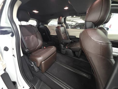 Used 2024 Toyota Sienna Platinum AWD/4WD image 25