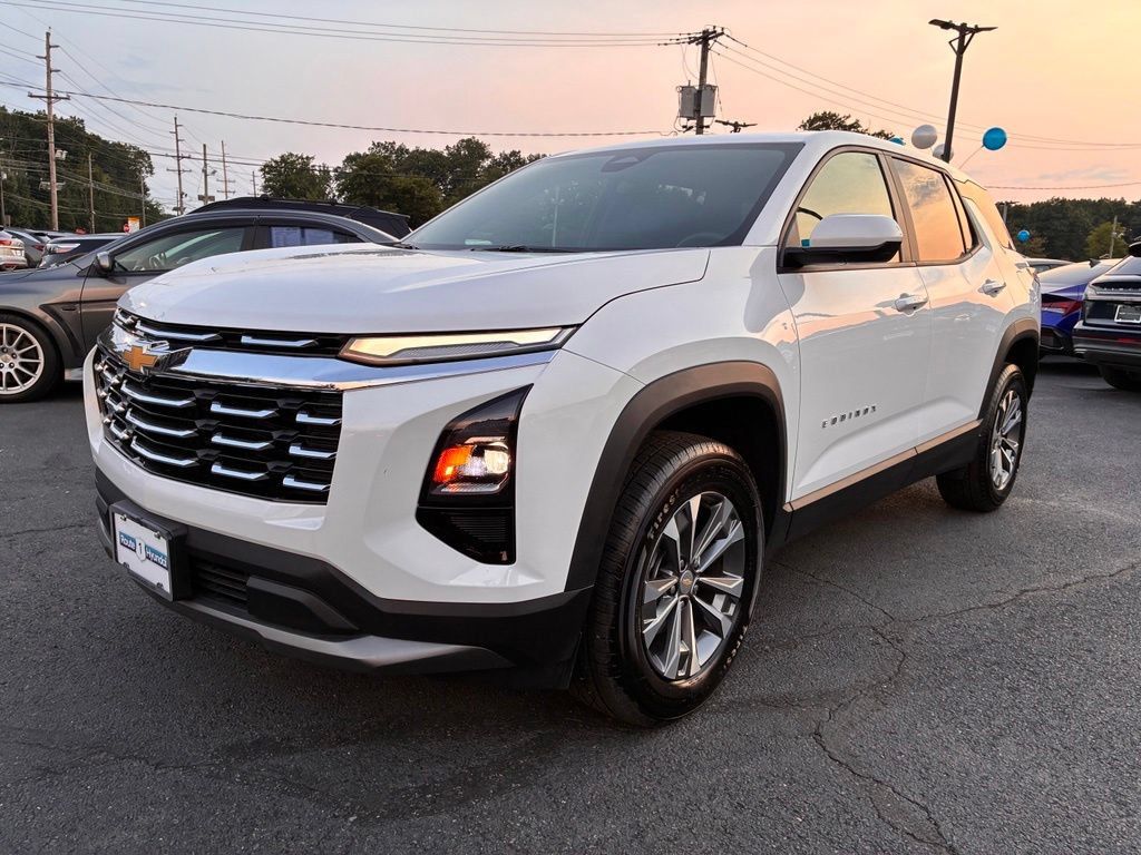 Used 2026 Chevrolet Equinox LT FWD image 3