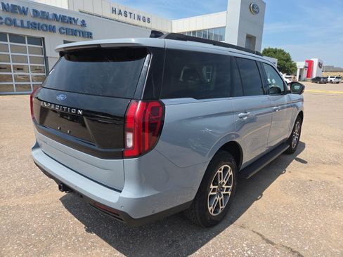 Used 2025 Ford Expedition Active AWD/4WD image 6