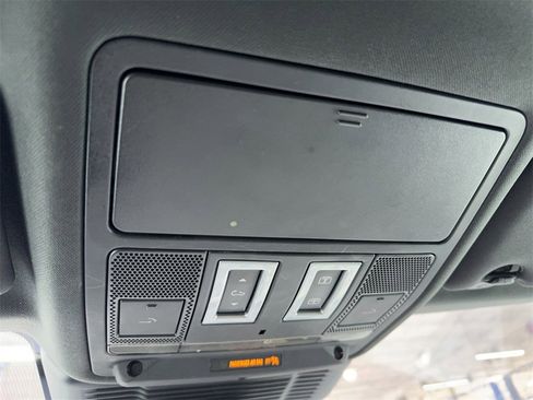 Used 2021 Land Rover Range Rover Evoque R-Dynamic SE image 28