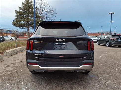 Used 2025 Kia Sorento S w/ Panoramic Sunroof Package image 7