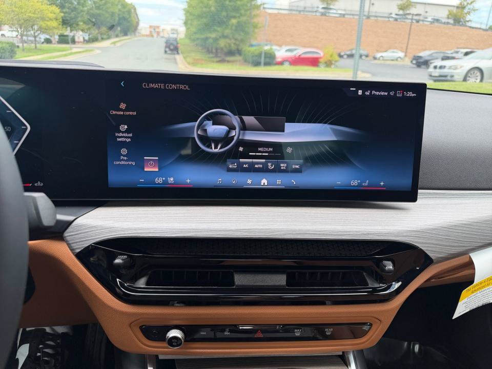 New 2026 BMW 330i xDrive Sedan w/ M Sport Package AWD/4WD image 18