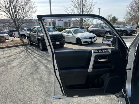 Certified 2024 Toyota 4Runner SR5 AWD/4WD image 29