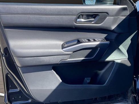 Certified 2025 Nissan Pathfinder SL image 21